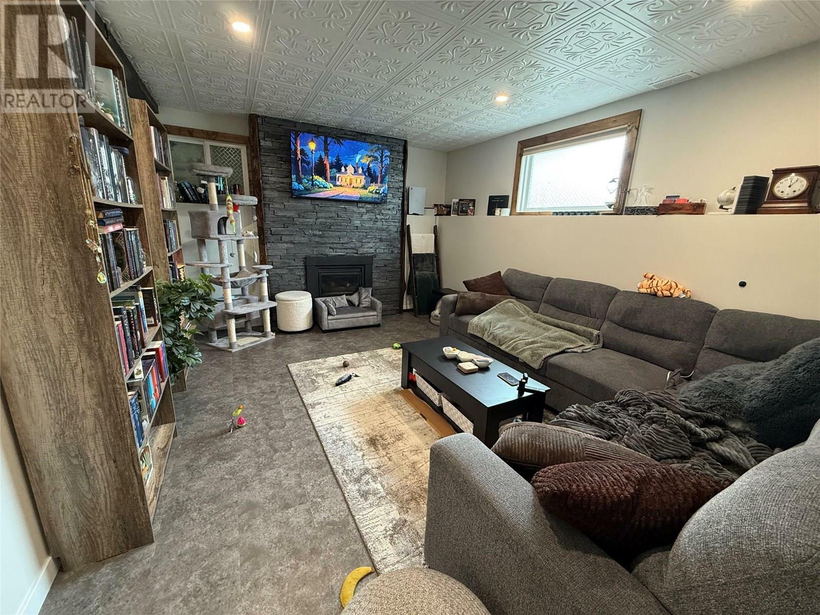 KAMLOOPS, British Columbia, V2H 1L4, CA, 4 Bedrooms Bedrooms, ,2 BathroomsBathrooms,Residential,For Sale,1874935