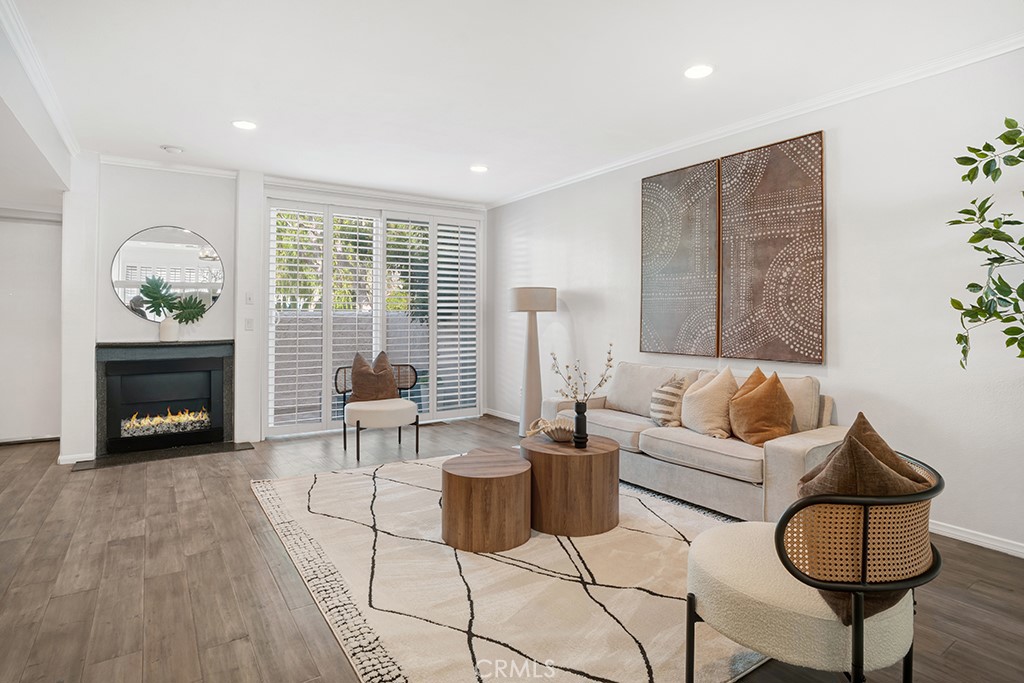 Woodland Hills, California, 91367, United States, 2 Bedrooms Bedrooms, ,3 BathroomsBathrooms,Residential,For Sale,1920124