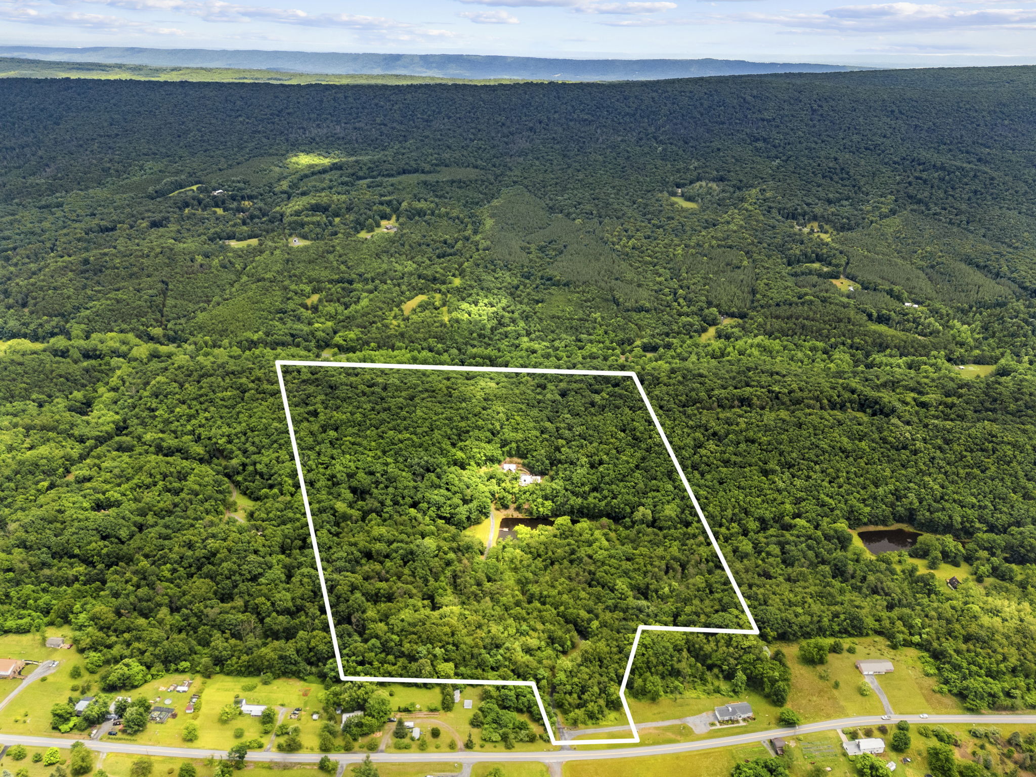  310 Red Gate Retreat Way, Berkeley Springs, WV 25411 - 物件實景