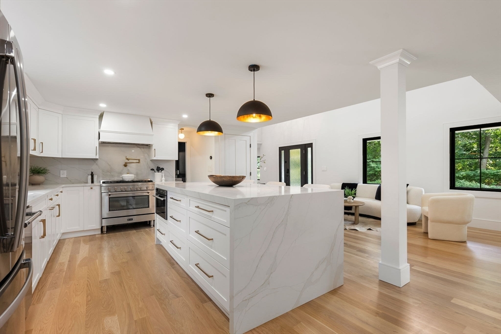 Hopkinton, Massachusetts, 01748, United States, 5 Bedrooms Bedrooms, ,4 BathroomsBathrooms,Residential,For Sale,1947956