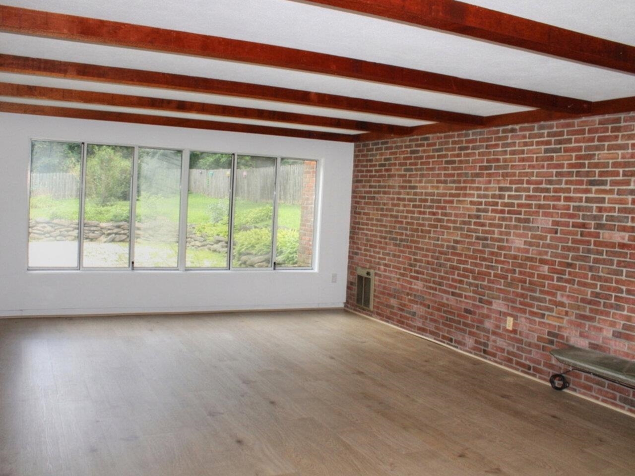 Burlington, Vermont, 05401, United States, 5 Bedrooms Bedrooms, ,2 BathroomsBathrooms,Residential,For Sale,1804397