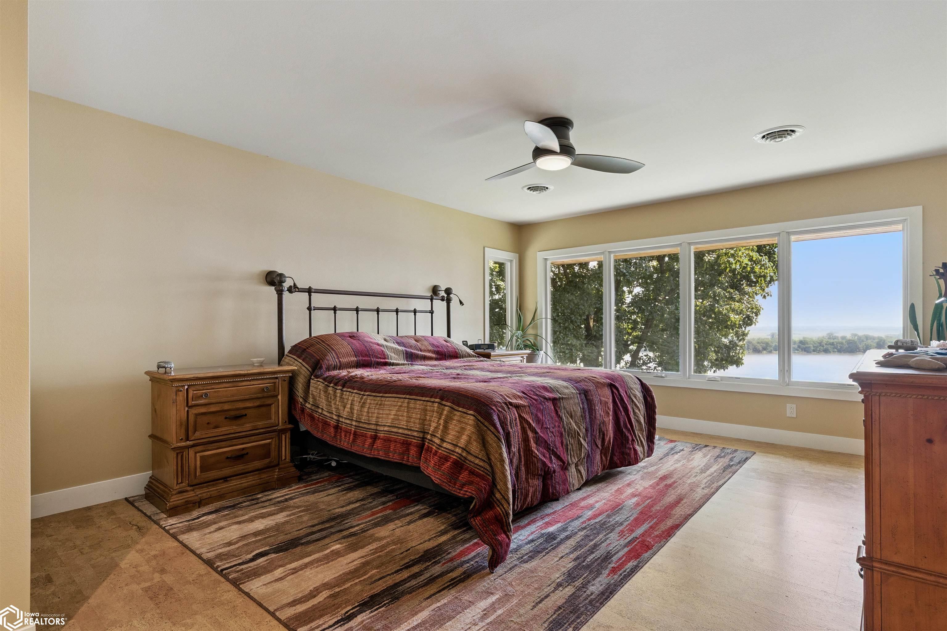 Burlington, Iowa, 52601, United States, 3 Bedrooms Bedrooms, ,3 BathroomsBathrooms,Residential,For Sale,1879200