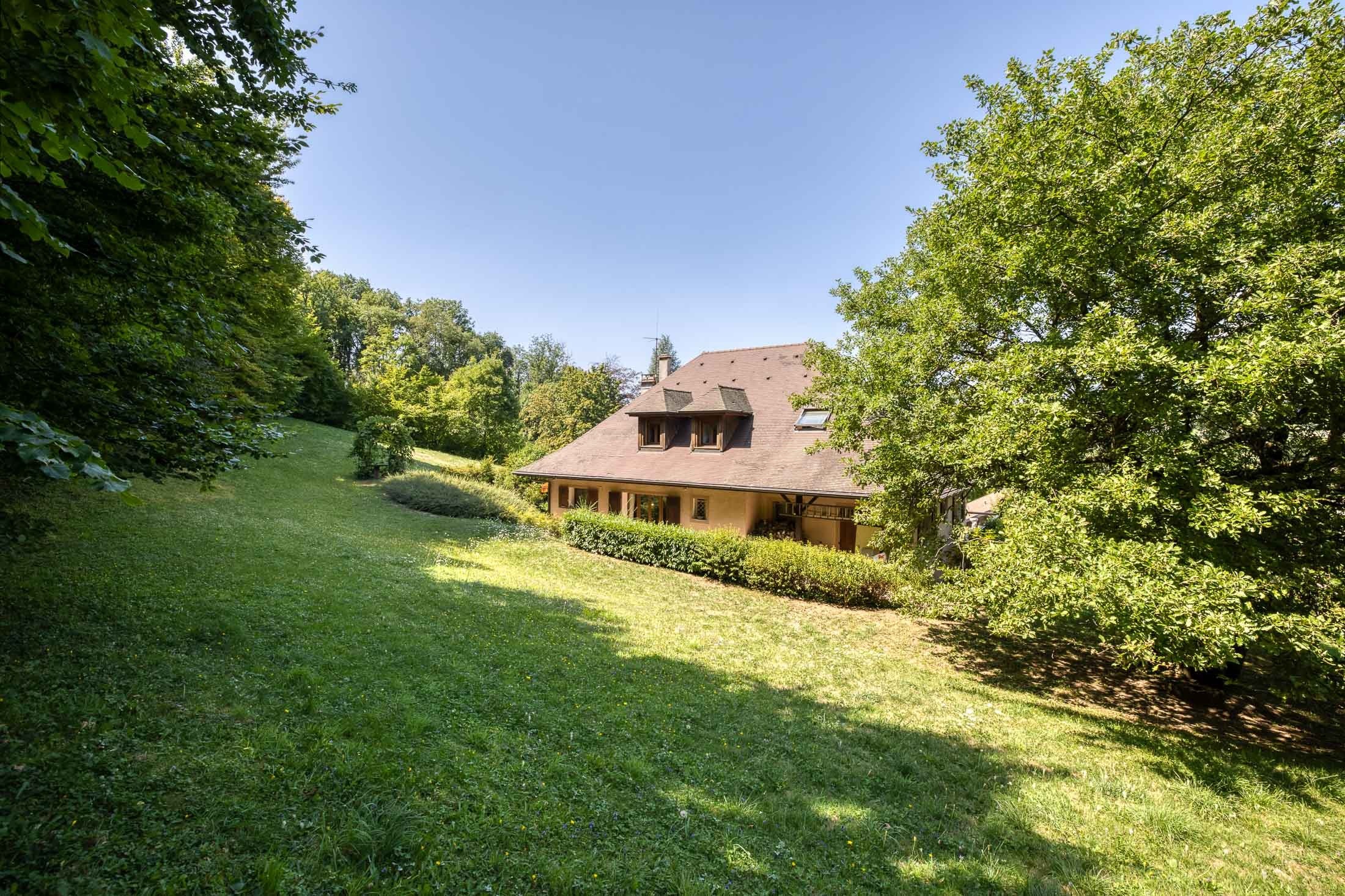  Exceptional property with views of Lake, the mountains, and the Château de Ment… - 物件實景