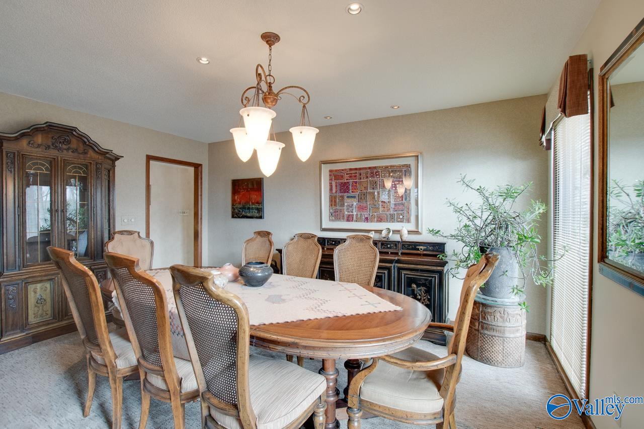 Huntsville, Alabama, 35802, United States, 4 Bedrooms Bedrooms, ,3 BathroomsBathrooms,Residential,For Sale,1996738