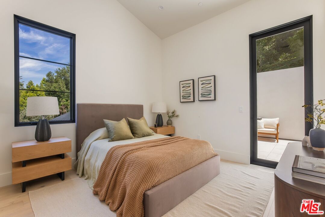 Los Angeles, California, 90049, United States, 5 Bedrooms Bedrooms, ,3 BathroomsBathrooms,Residential,For Sale,1839044