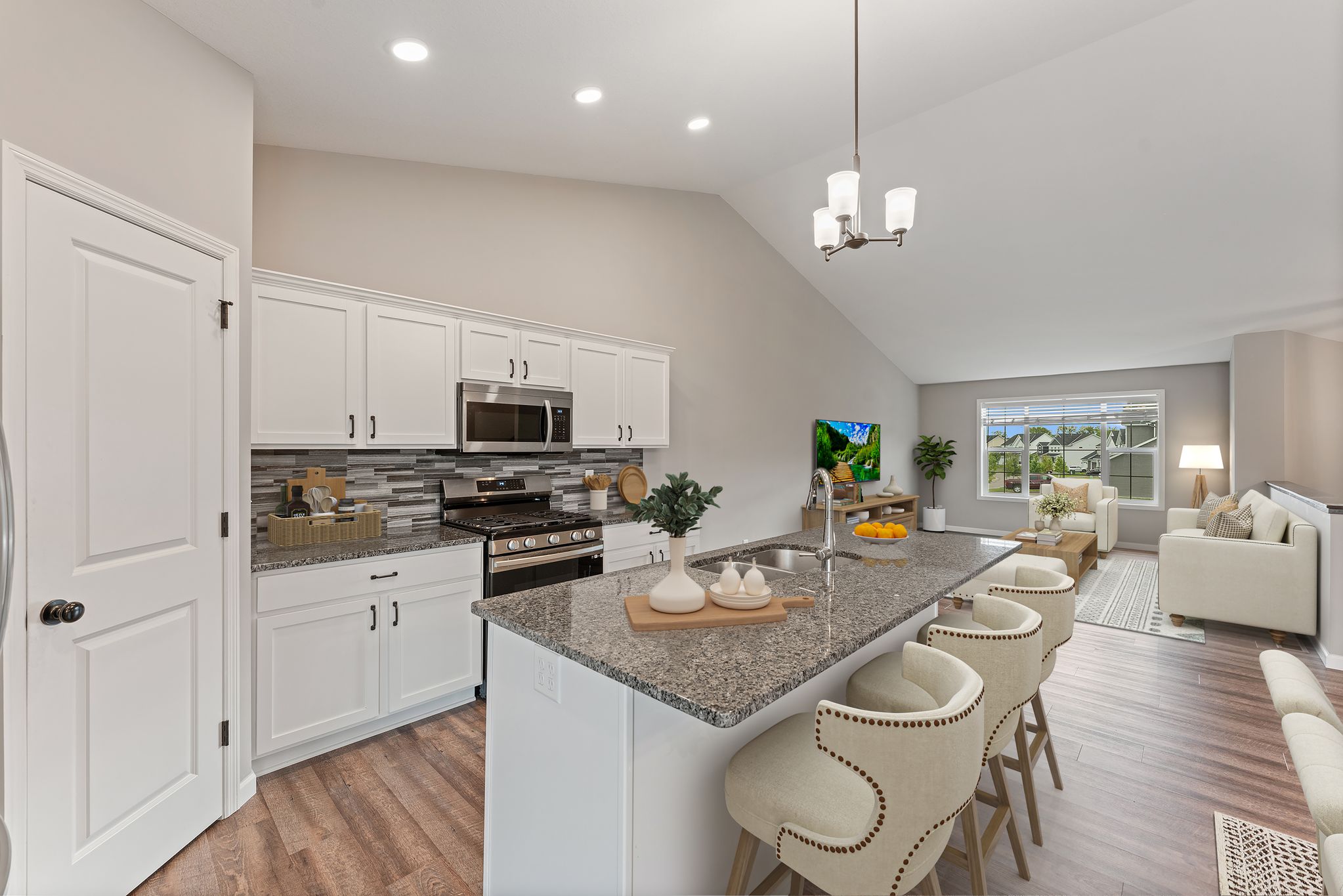  Spacious Walkout Living on a Prime Corner Lot - 物件實景