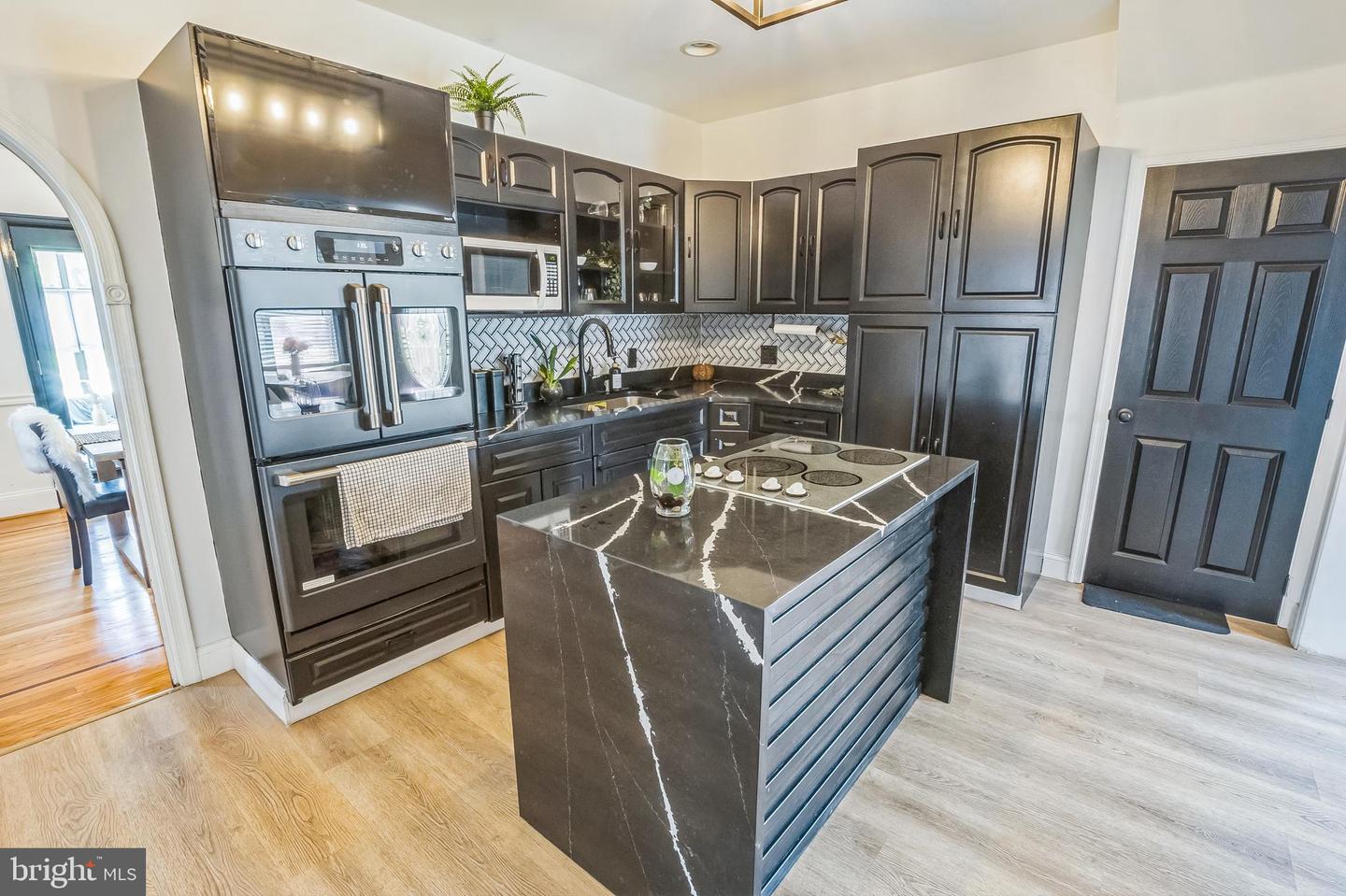 Wilmington, Delaware, 19805, United States, 6 Bedrooms Bedrooms, ,4 BathroomsBathrooms,Residential,For Sale,1940653