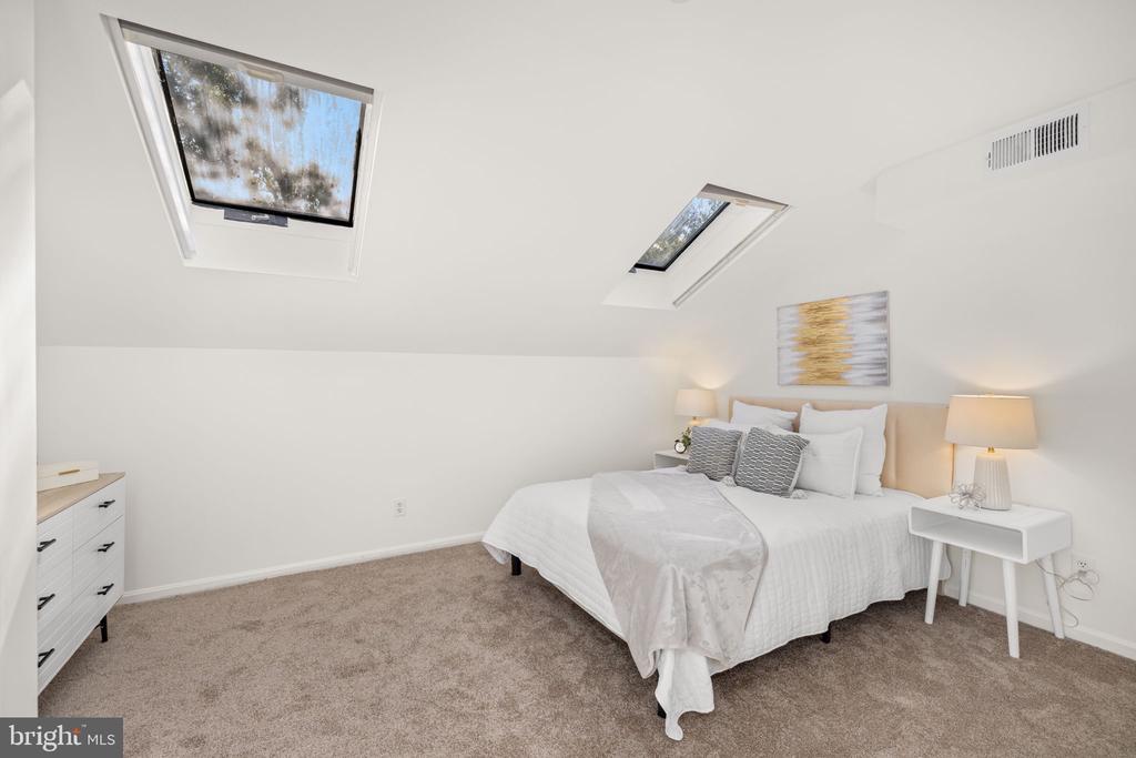 Washington, District of Columbia, 20009, United States, 2 Bedrooms Bedrooms, ,2 BathroomsBathrooms,Residential,For Sale,1981546