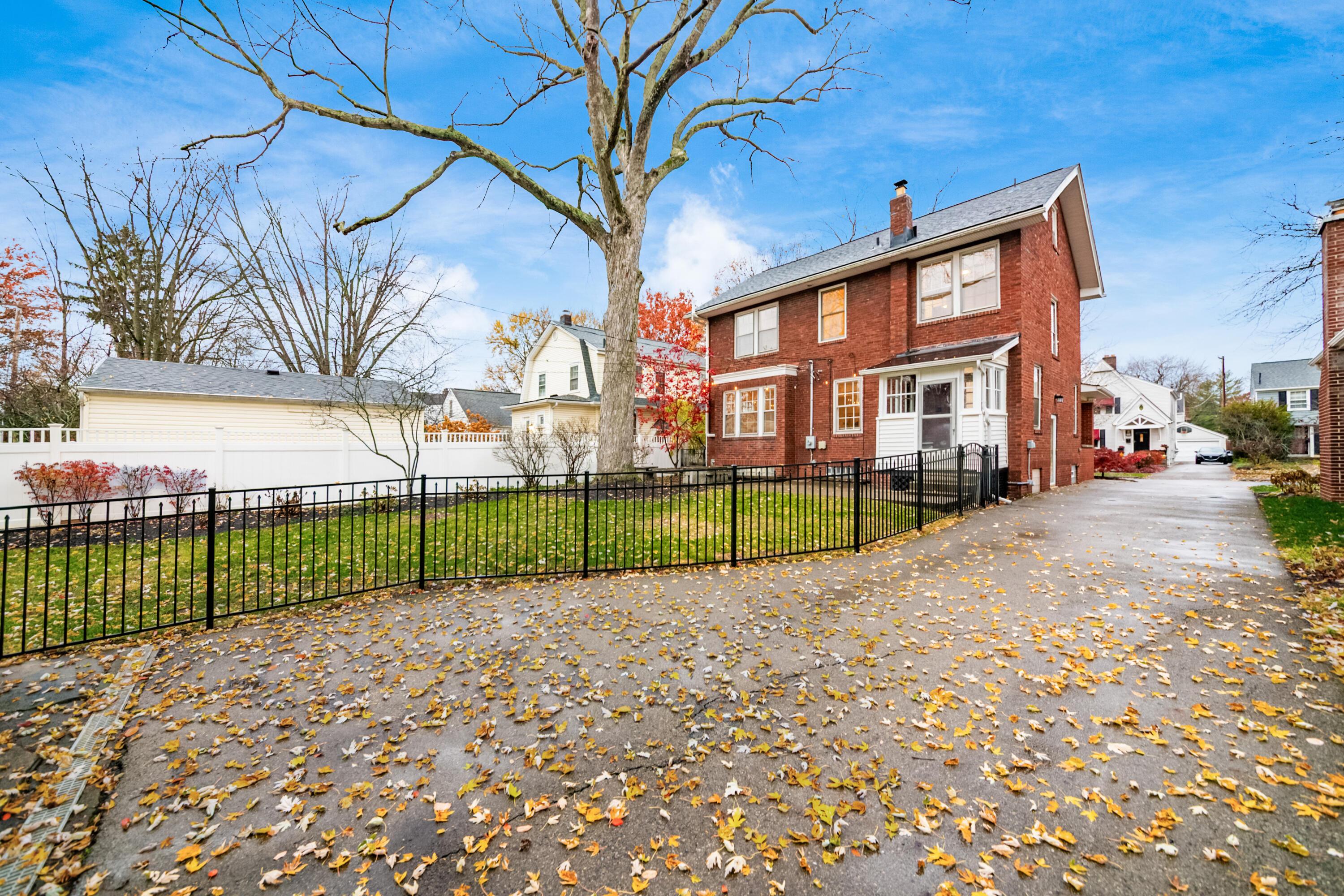 Columbus, Ohio, 43214, United States, 4 Bedrooms Bedrooms, ,3 BathroomsBathrooms,Residential,For Sale,1996077