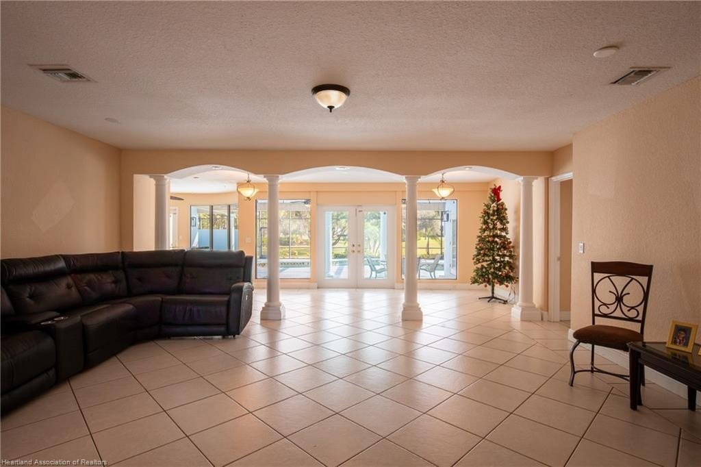 Sebring, Florida, 33872, United States, 3 Bedrooms Bedrooms, ,4 BathroomsBathrooms,Residential,For Sale,2006255