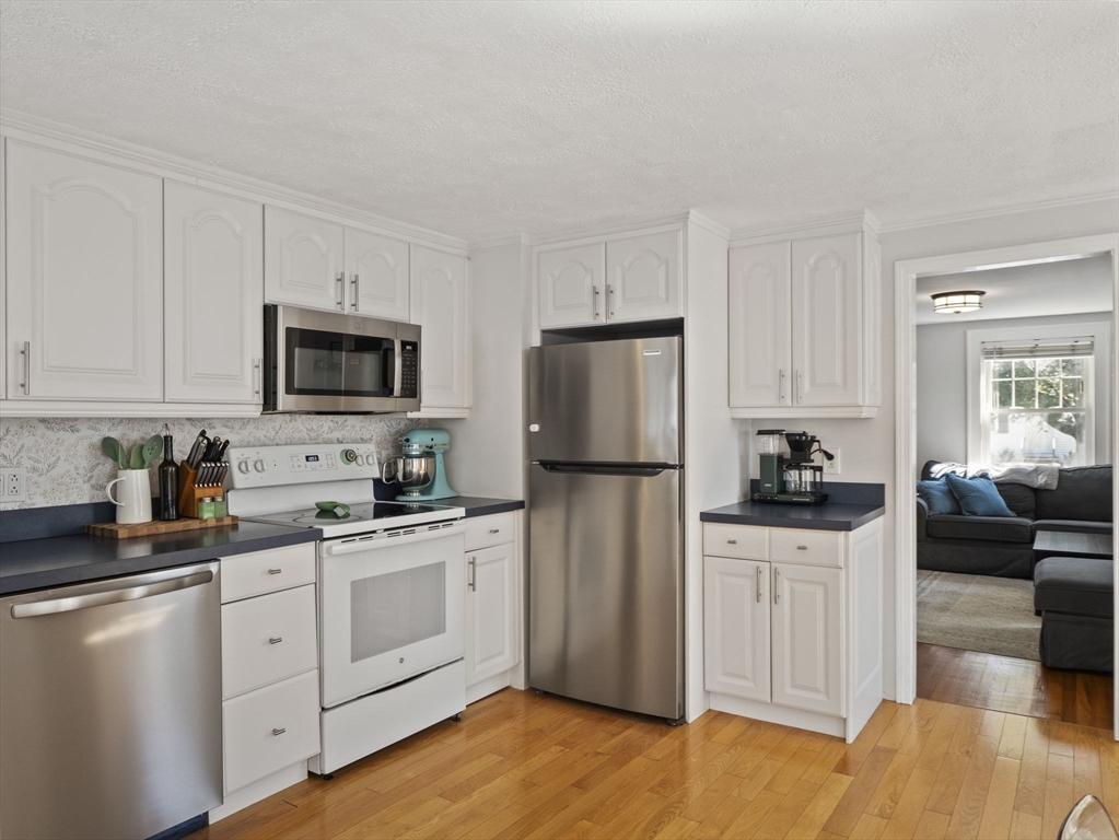 Peabody, Massachusetts, 01960, United States, 2 Bedrooms Bedrooms, ,1 BathroomBathrooms,Residential,For Sale,1930941