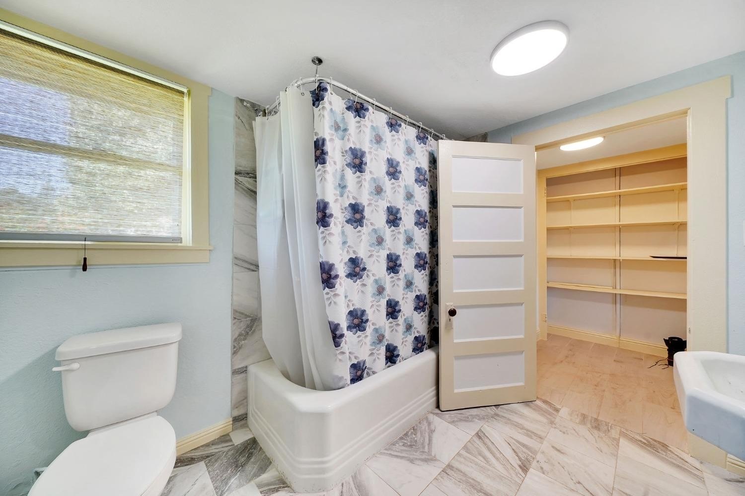 Mokelumne Hill, California, 95245, United States, 5 Bedrooms Bedrooms, ,3 BathroomsBathrooms,Residential,For Sale,1914362