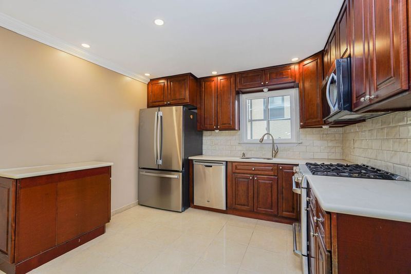 Staten Island, New York, 10314, United States, 3 Bedrooms Bedrooms, ,2 BathroomsBathrooms,Residential,For Sale,1924419