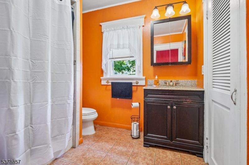 Belleville Twp., New Jersey, 07109, United States, 4 Bedrooms Bedrooms, ,2 BathroomsBathrooms,Residential,For Sale,1988338