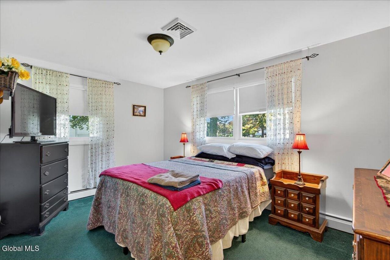 Clifton Park, New York, 12065, United States, 4 Bedrooms Bedrooms, ,3 BathroomsBathrooms,Residential,For Sale,1968691