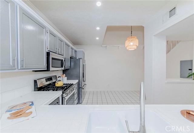 San Pedro, California, 90732, United States, 2 Bedrooms Bedrooms, ,3 BathroomsBathrooms,Residential,For Sale,1974009