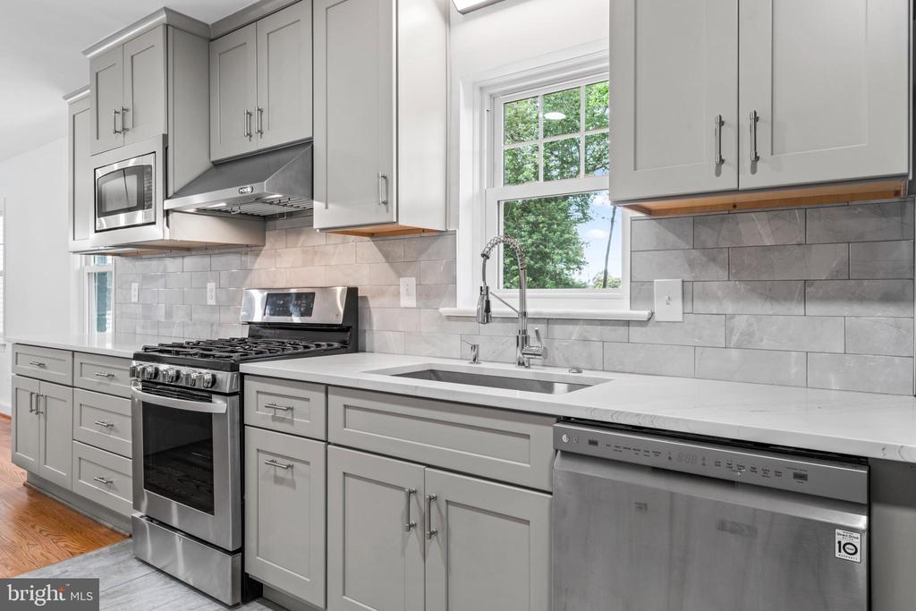 Falls Church, Virginia, 22043, United States, 5 Bedrooms Bedrooms, ,3 BathroomsBathrooms,Residential,For Sale,1977846