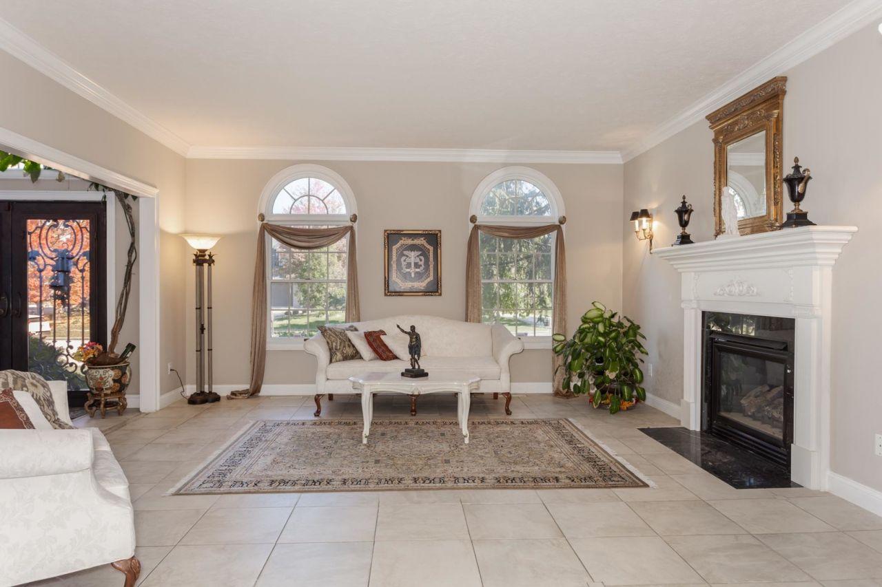 Bloomington, Illinois, 61704, United States, 6 Bedrooms Bedrooms, ,5 BathroomsBathrooms,Residential,For Sale,1793888