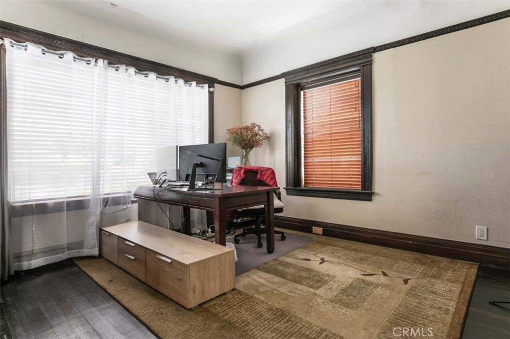 Los Angeles, California, 90006, United States, 5 Bedrooms Bedrooms, ,2 BathroomsBathrooms,Residential,For Sale,1940341