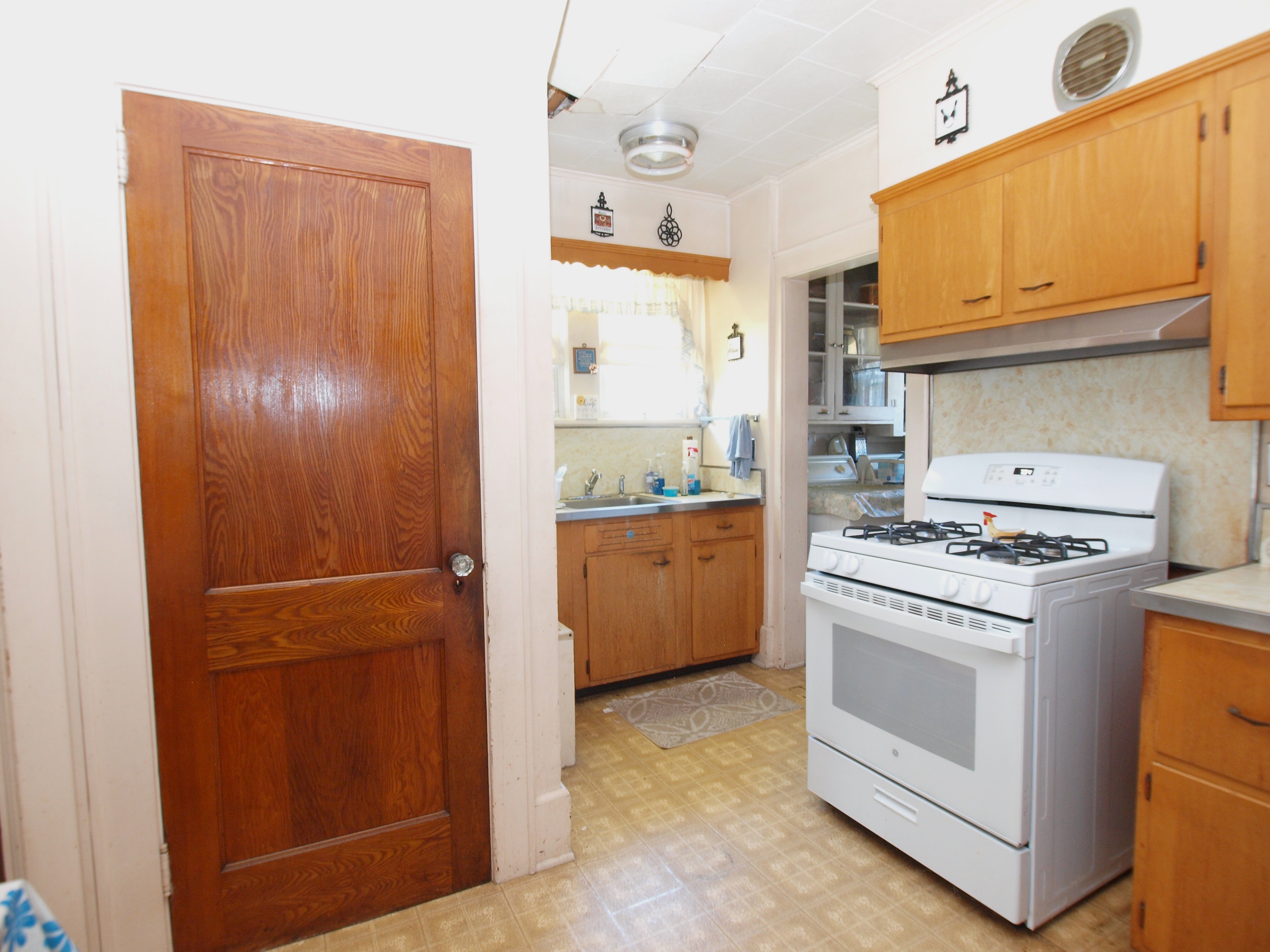 Pompton Plains, New Jersey, 07444, United States, 3 Bedrooms Bedrooms, ,1 BathroomBathrooms,Residential,For Sale,2005754