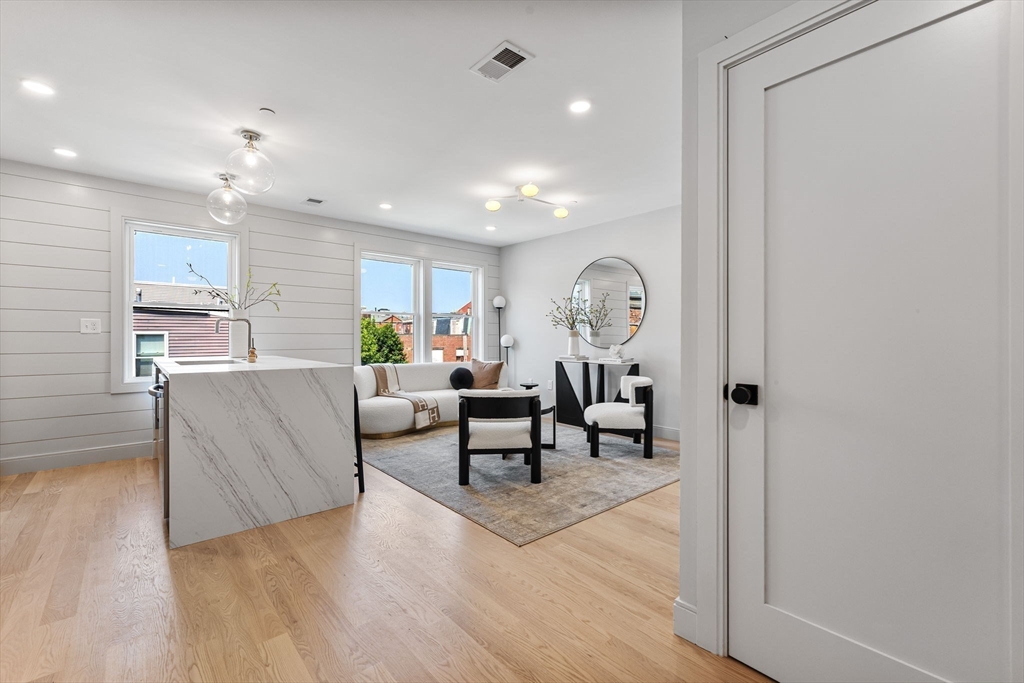 Boston, Massachusetts, 02128, United States, 1 Bedroom Bedrooms, ,2 BathroomsBathrooms,Residential,For Sale,1935208