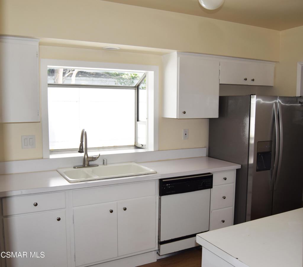 Los Angeles, California, 90034, United States, 5 Bedrooms Bedrooms, ,3 BathroomsBathrooms,Residential,For Sale,1905897