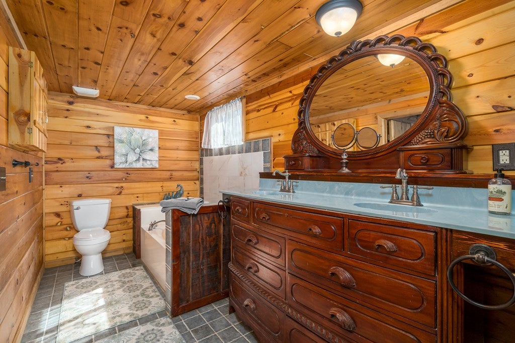 Ellijay, Georgia, 30540, United States, 4 Bedrooms Bedrooms, ,4 BathroomsBathrooms,Residential,For Sale,1858933