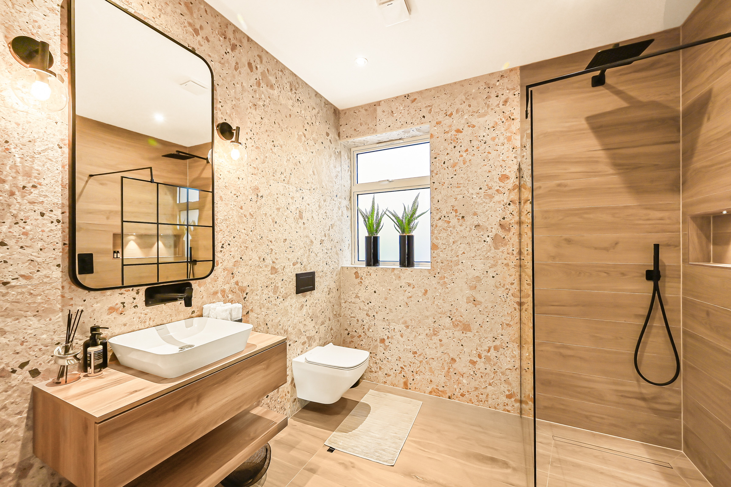  A comprehensively remodelled family house on a private road in Coombe - 物件實景