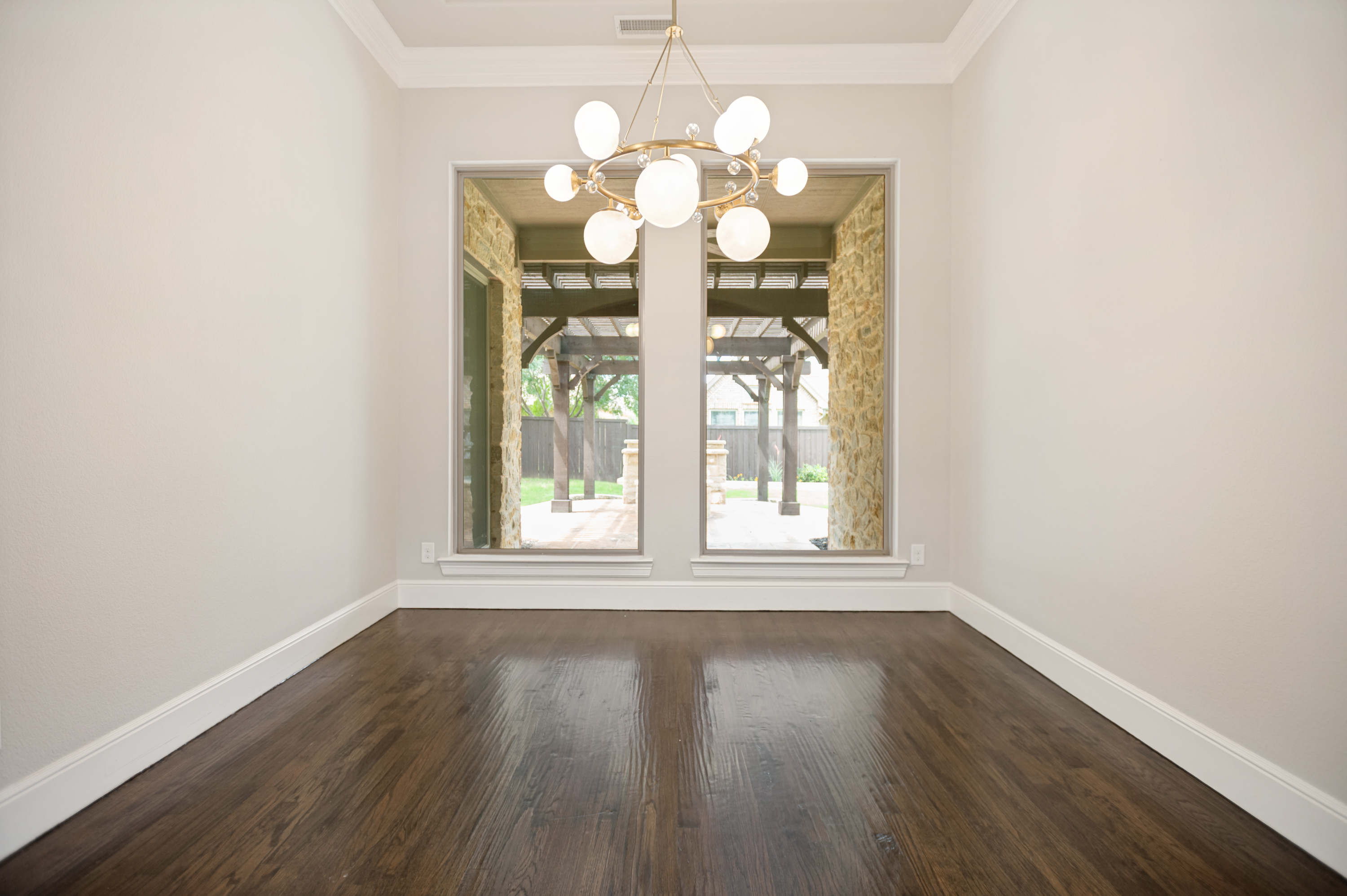  Beautiful One-Story Home is Refreshed and Move-in Ready - 物件實景