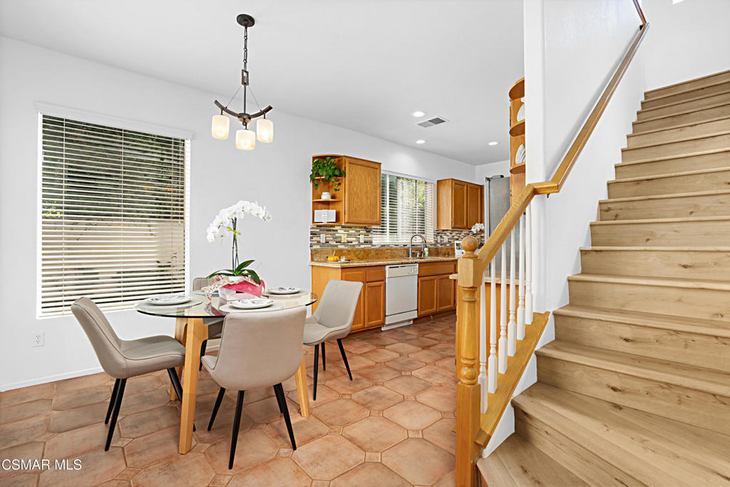 Westlake Village, California, 91362, United States, 2 Bedrooms Bedrooms, ,3 BathroomsBathrooms,Residential,For Sale,1987544