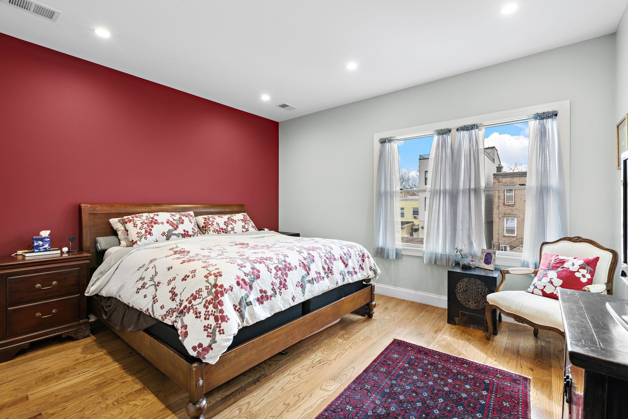 Jersey City, New Jersey, 07307, United States, 3 Bedrooms Bedrooms, ,2 BathroomsBathrooms,Residential,For Sale,1865294