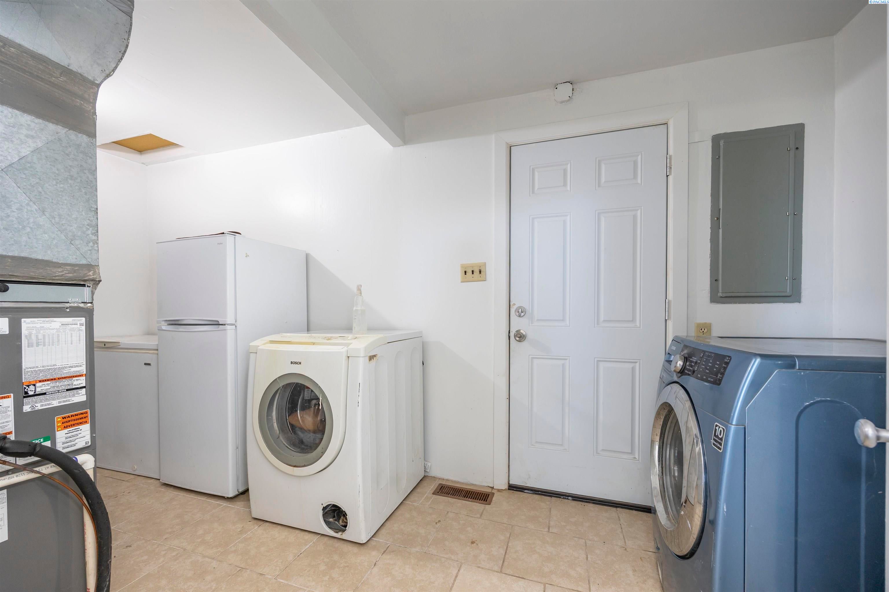 Pasco, Washington, 99301, United States, 2 Bedrooms Bedrooms, ,1 BathroomBathrooms,Residential,For Sale,1997990