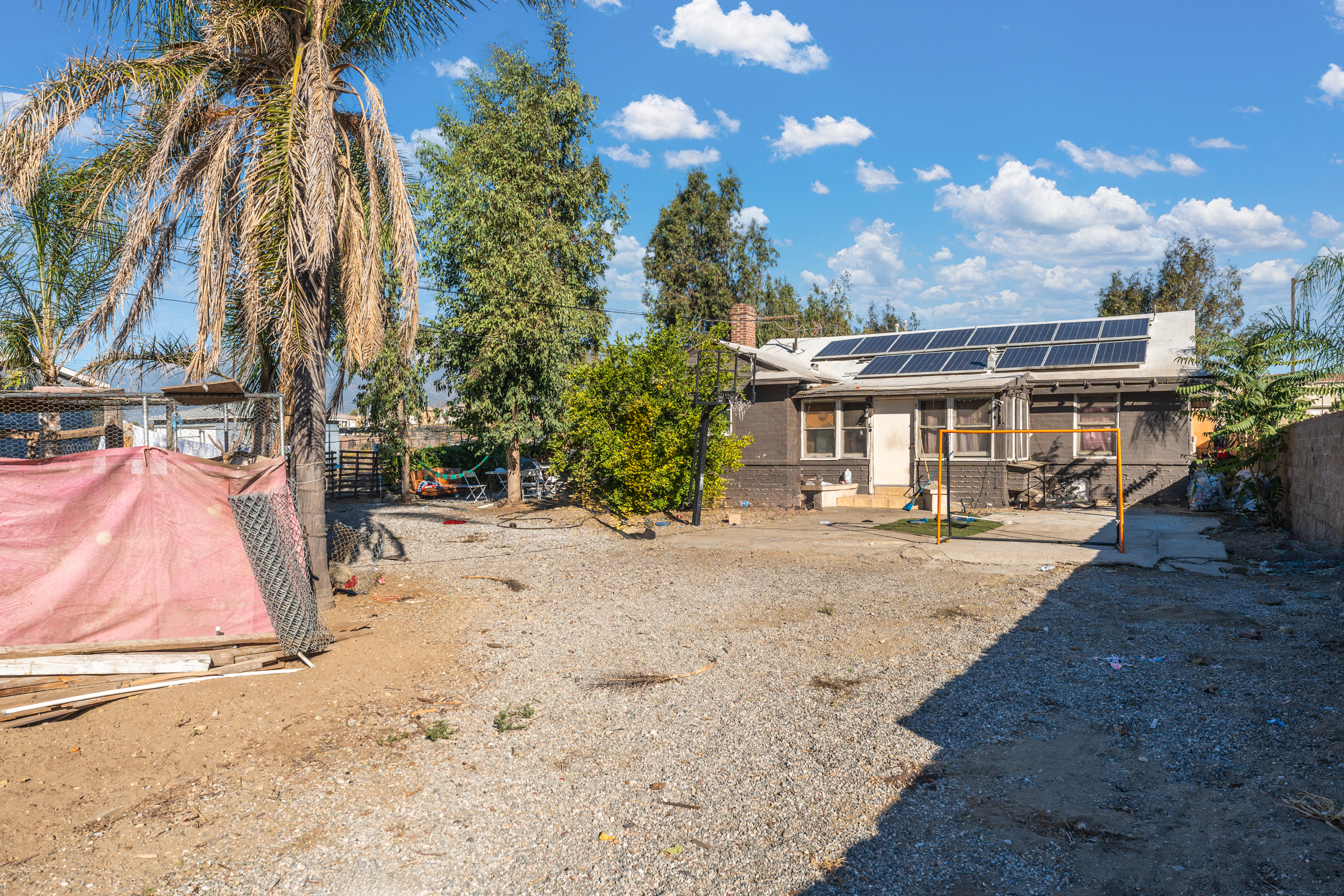 Fontana, California, 92336, United States, 7 Bedrooms Bedrooms, ,4 BathroomsBathrooms,Residential,For Sale,1988528