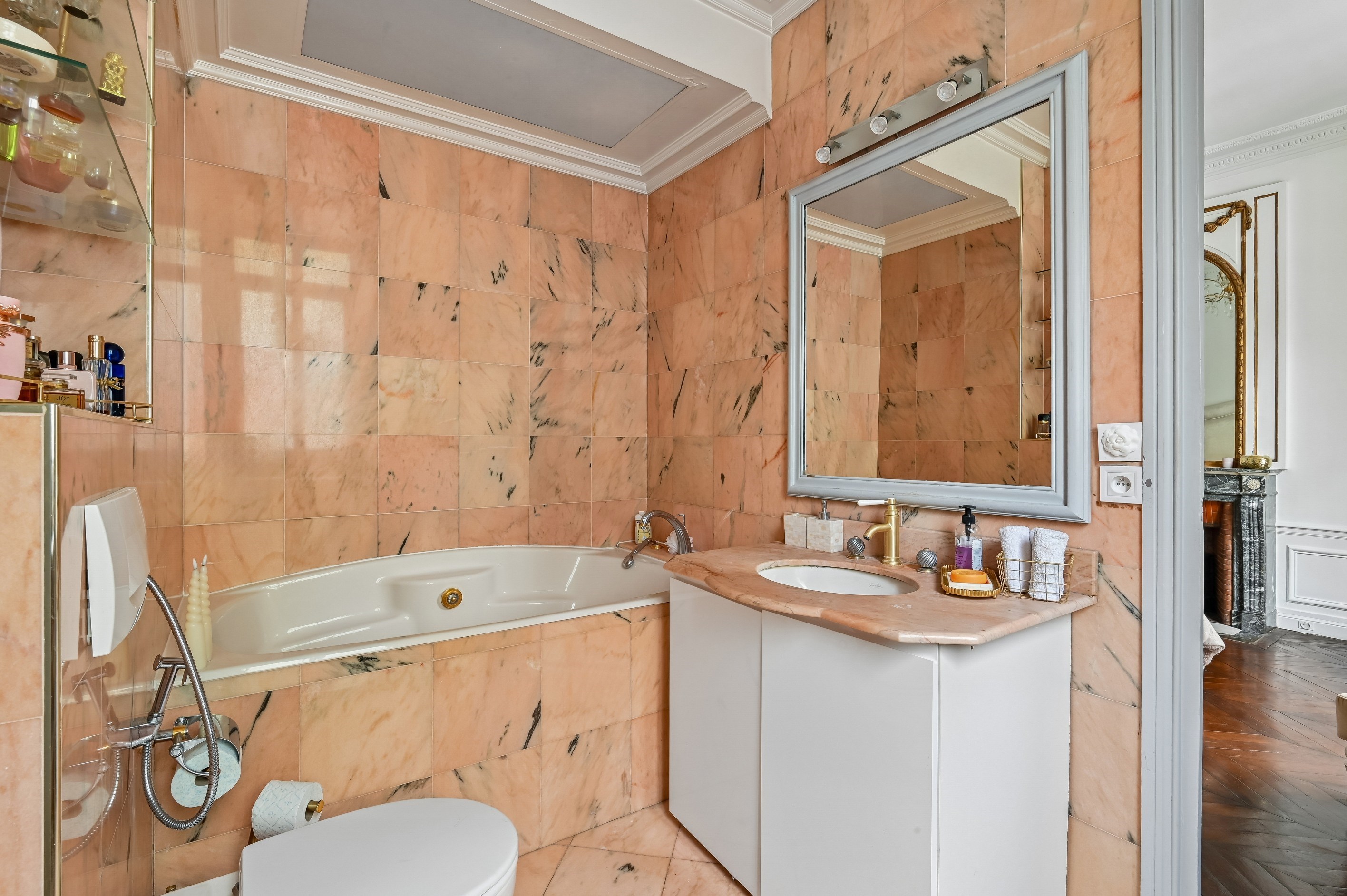  Longchamp – 4-Bedroom Family Apartment - 物件實景