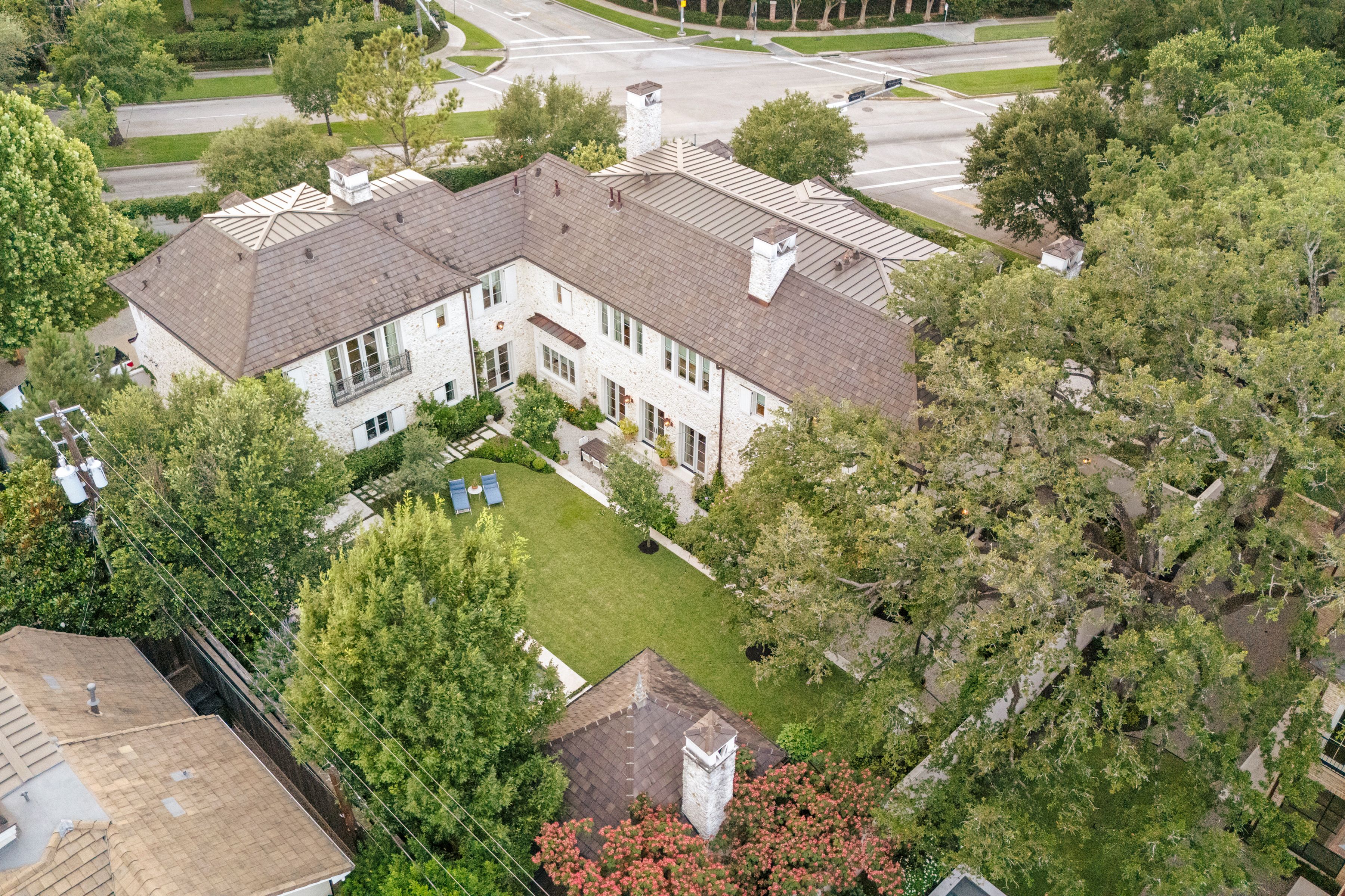  2535 Inwood Drive - 物件實景