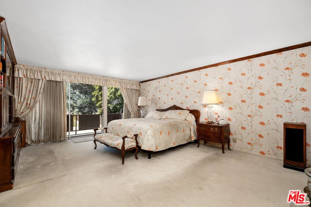 Los Angeles, California, 90056, United States, 5 Bedrooms Bedrooms, ,5 BathroomsBathrooms,Residential,For Sale,1918507
