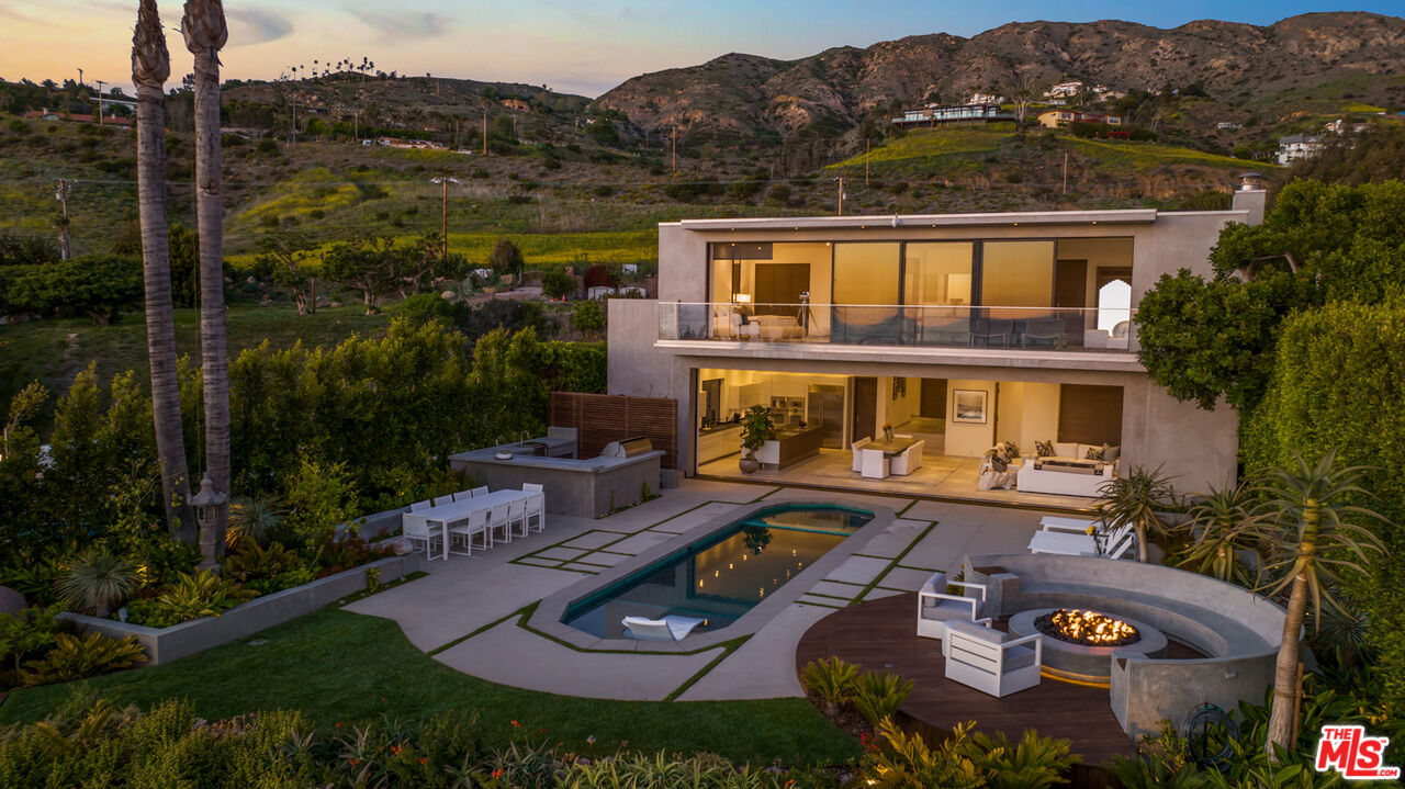Malibu, California, 90265, United States, 3 Bedrooms Bedrooms, ,4 BathroomsBathrooms,Residential,For Sale,1746173