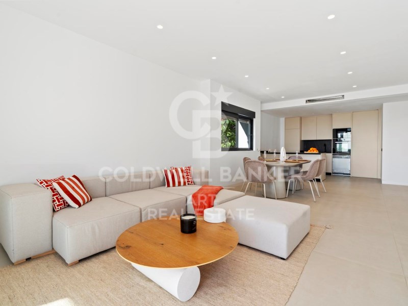 Estepona, Andalusia, ES, 3 Bedrooms Bedrooms, ,3 BathroomsBathrooms,Residential,For Sale,1743348