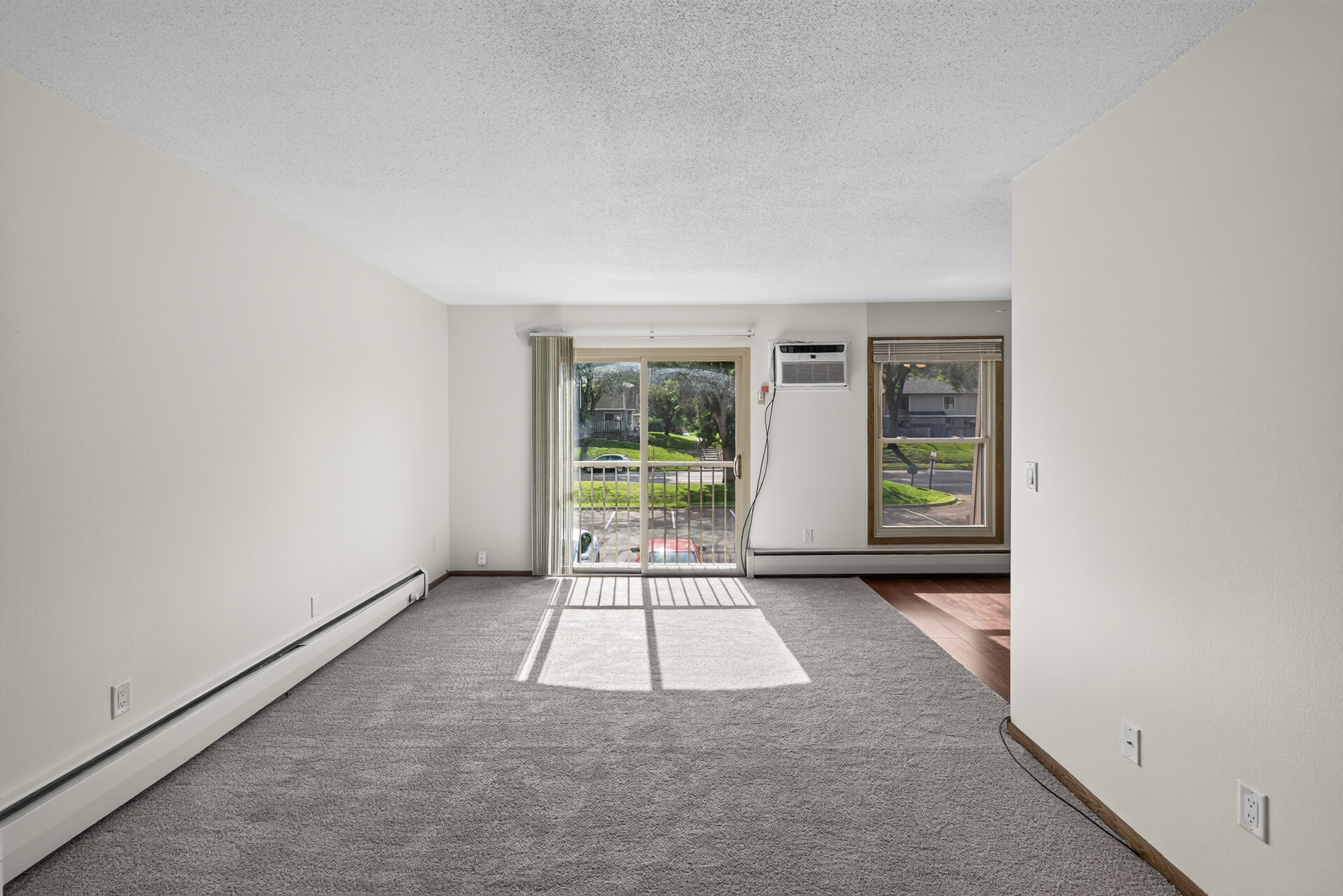  Bright Updated Condo Near Downtown Hopkins - 物件實景
