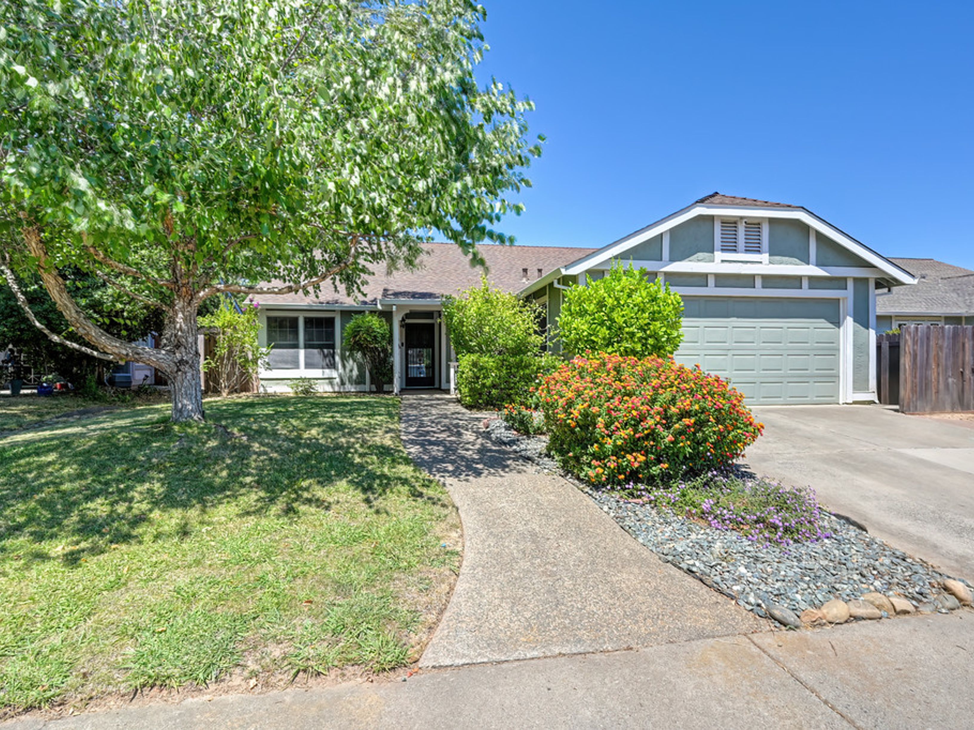  2712 Stoughton Way, Sacramento, CA 95827 - 物件實景