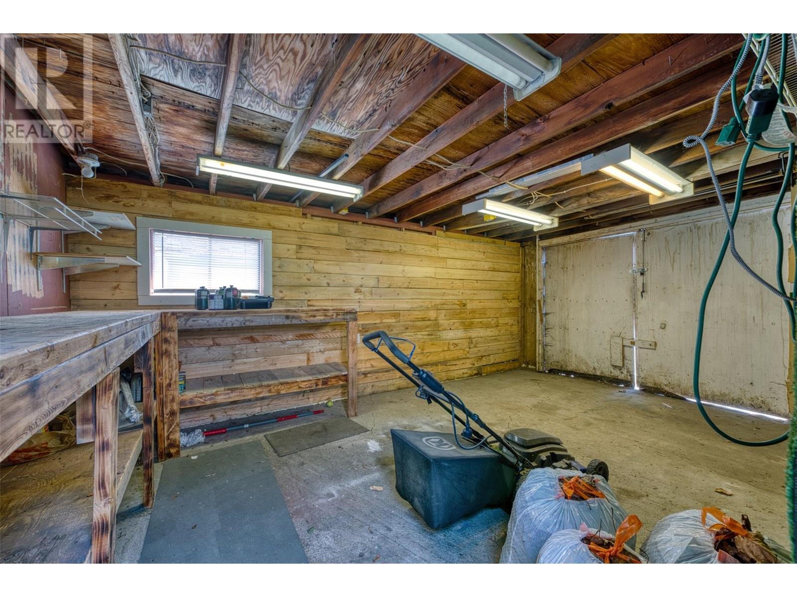 KELOWNA, British Columbia, V1Y 6S9, CA, 5 Bedrooms Bedrooms, ,3 BathroomsBathrooms,Residential,For Sale,1876948
