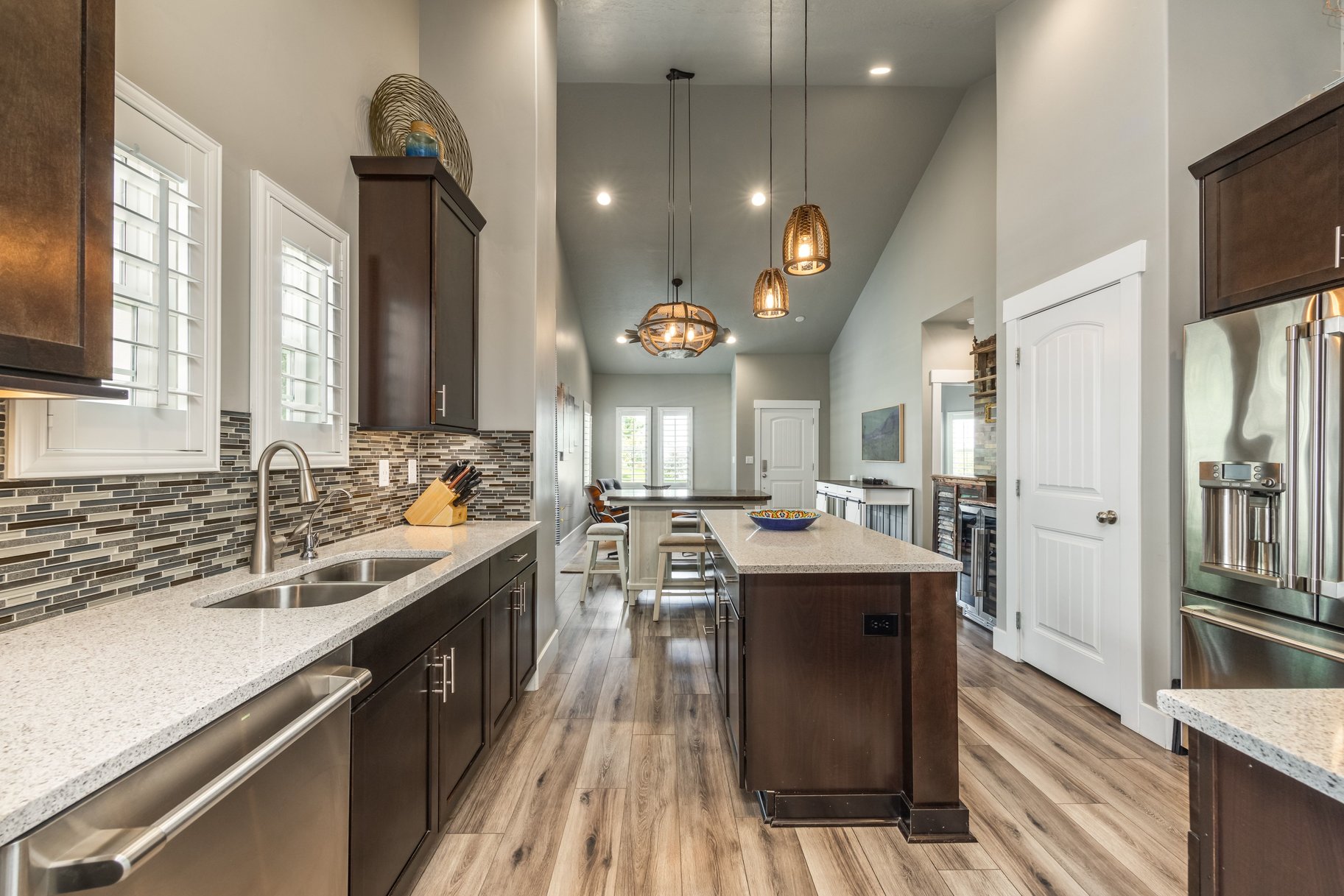  Move-In Ready in Daybreak — Steps from the Lake, Loaded with Custom Upgrades - 物件實景