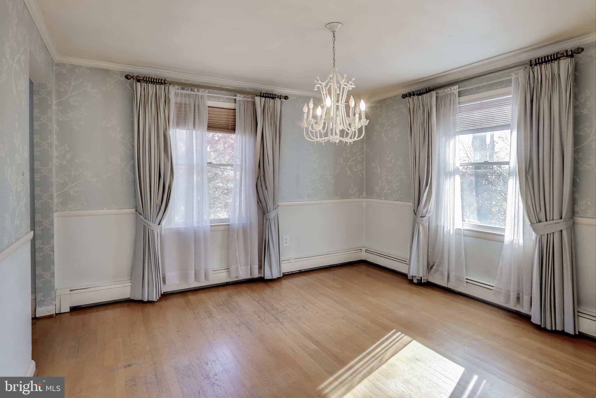 Cheverly, Maryland, 20785, United States, 5 Bedrooms Bedrooms, ,2 BathroomsBathrooms,Residential,For Sale,1990402