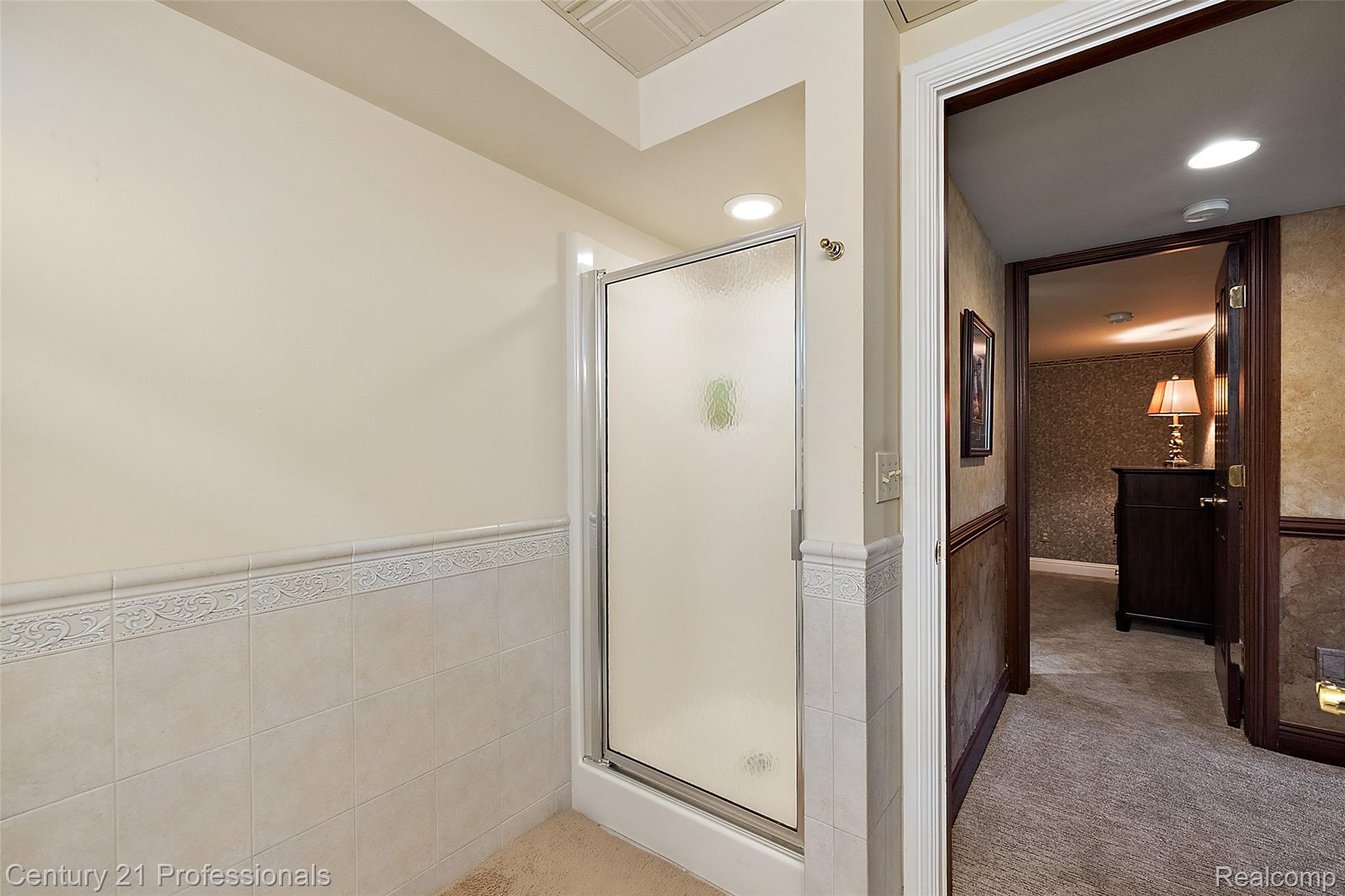 GrandBlanc, Michigan, 48439, United States, 4 Bedrooms Bedrooms, ,5 BathroomsBathrooms,Residential,For Sale,1980457