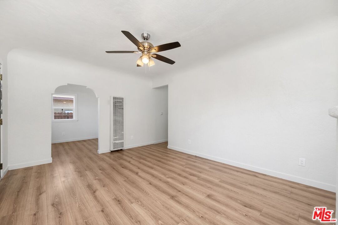 Los Angeles, California, 90059, United States, 2 Bedrooms Bedrooms, ,1 BathroomBathrooms,Residential,For Sale,1847289
