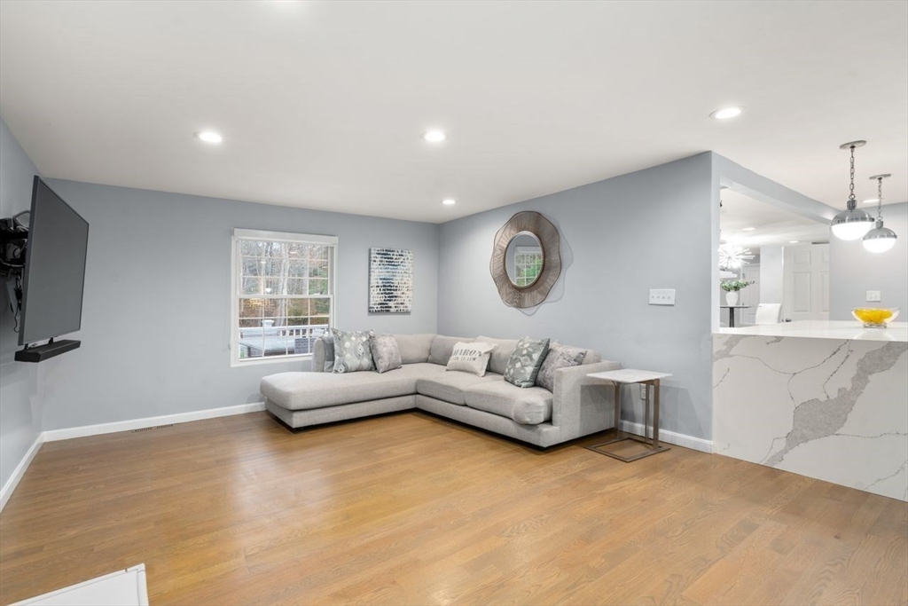 Sharon, Massachusetts, 02067, United States, 4 Bedrooms Bedrooms, ,3 BathroomsBathrooms,Residential,For Sale,1988379