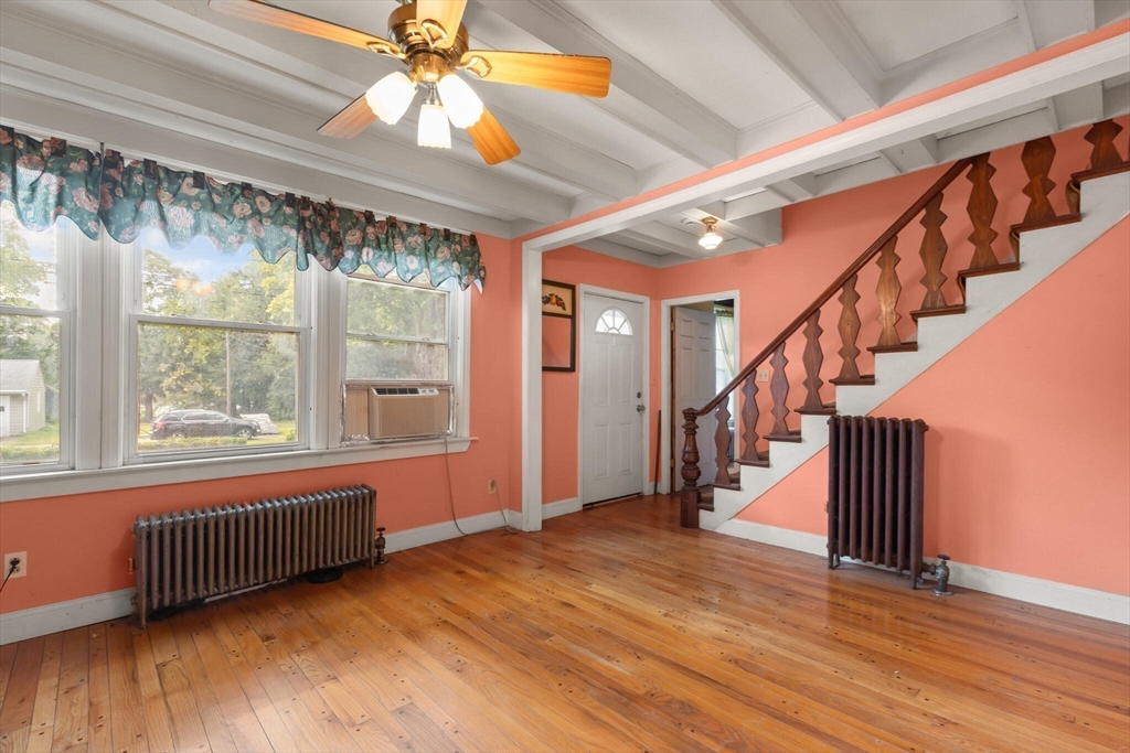 North Attleboro, Massachusetts, 02760, United States, 5 Bedrooms Bedrooms, ,2 BathroomsBathrooms,Residential,For Sale,1939439