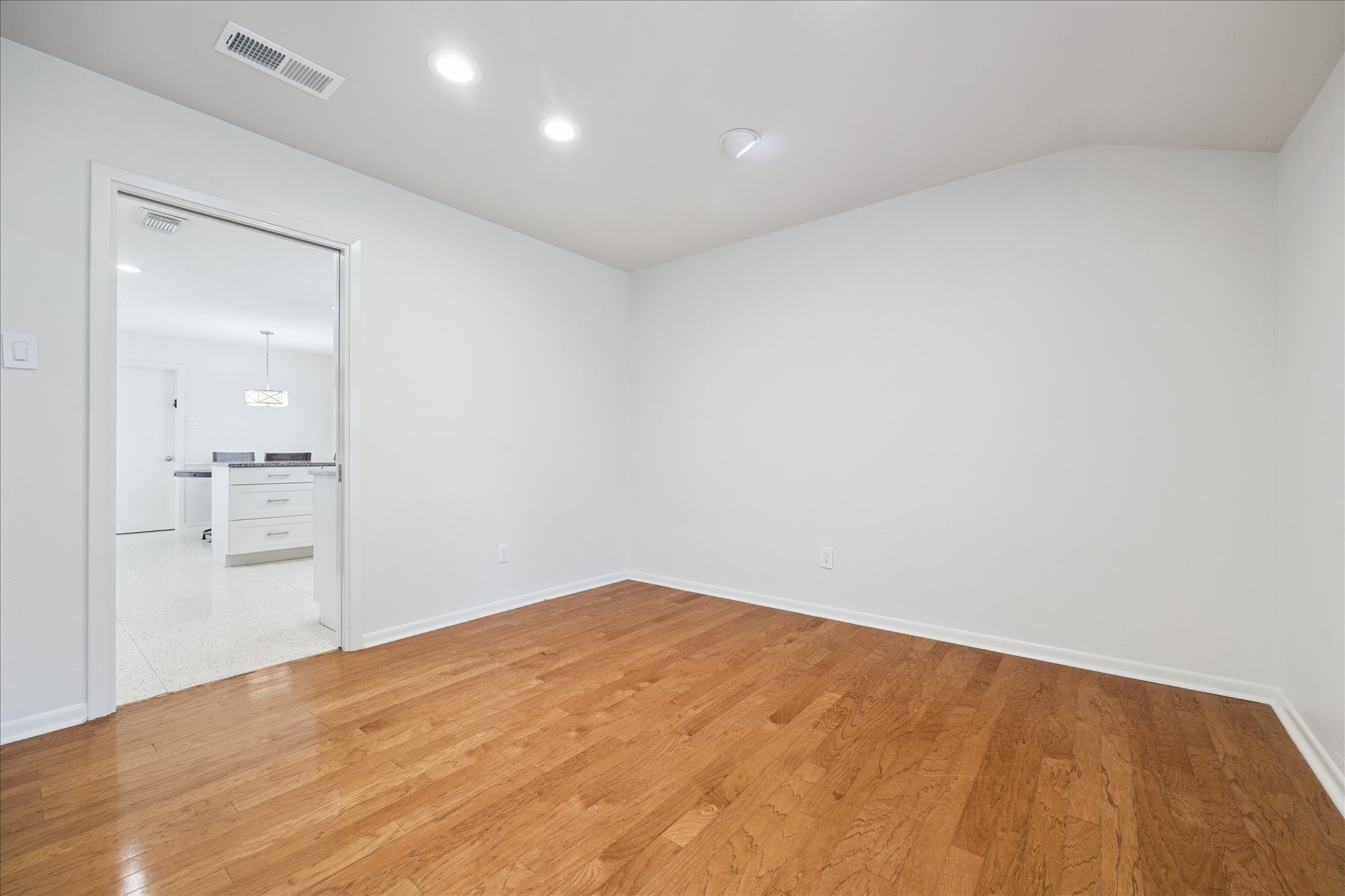  6115 Paisley Street - 物件實景