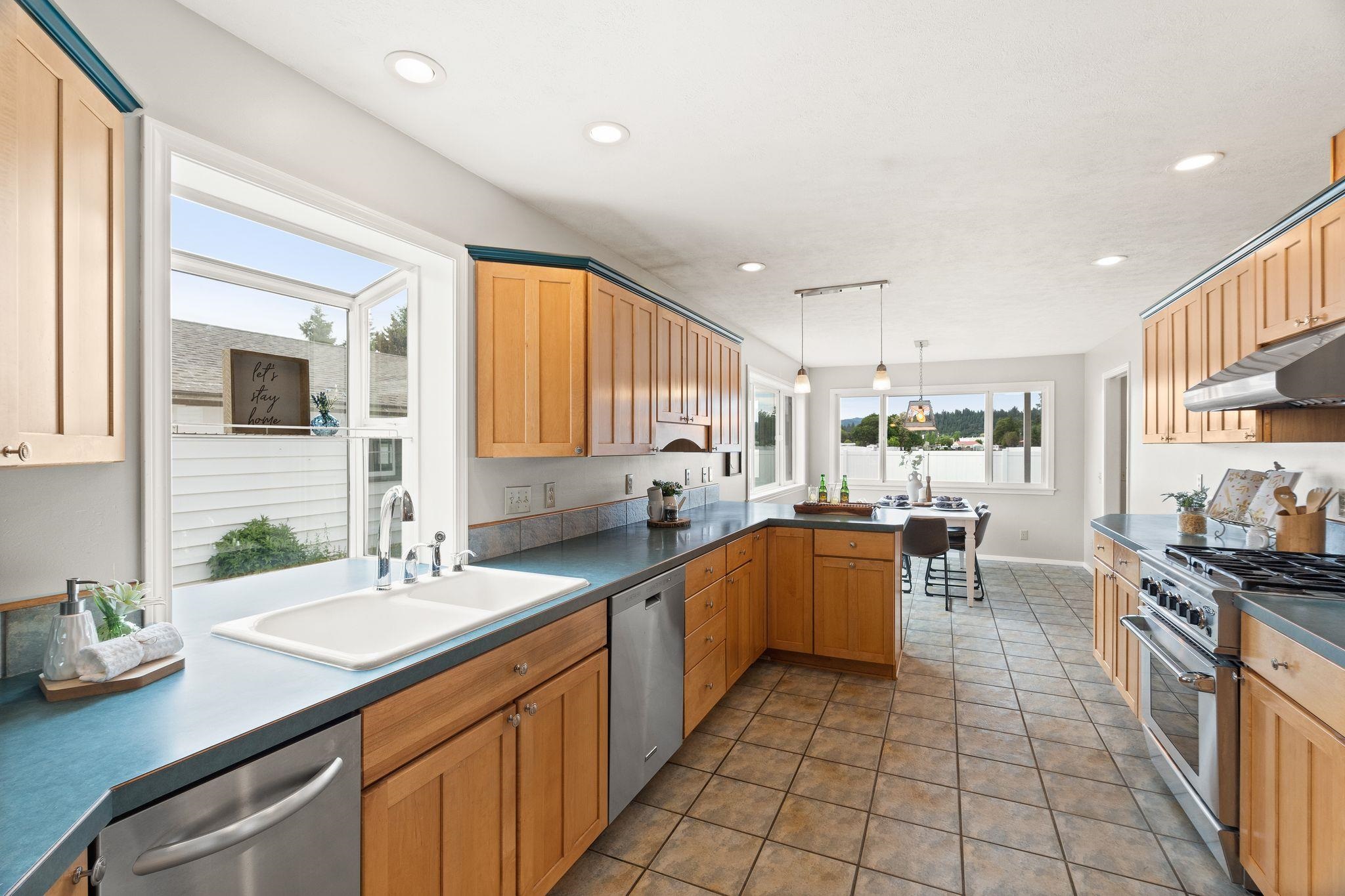 Greenacres, Washington, 99016, United States, 5 Bedrooms Bedrooms, ,2 BathroomsBathrooms,Residential,For Sale,1846797