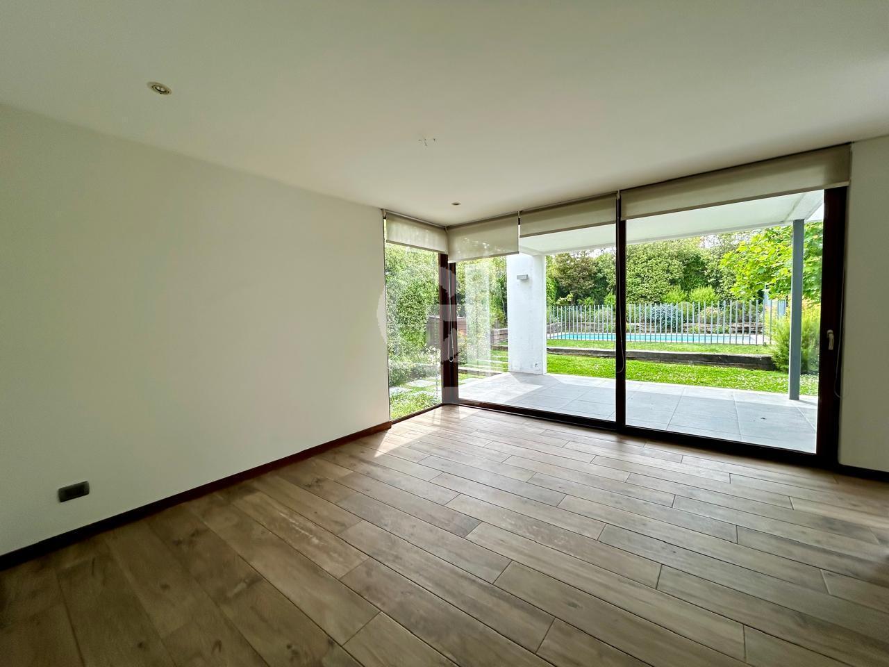 Lo Barnechea, Chile, 6 Bedrooms Bedrooms, ,5 BathroomsBathrooms,Residential,For Sale,1971656